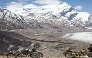 Ladakh motor bike tour packages